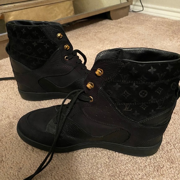 Louis Vuitton Sneakers - Picture 1 of 6